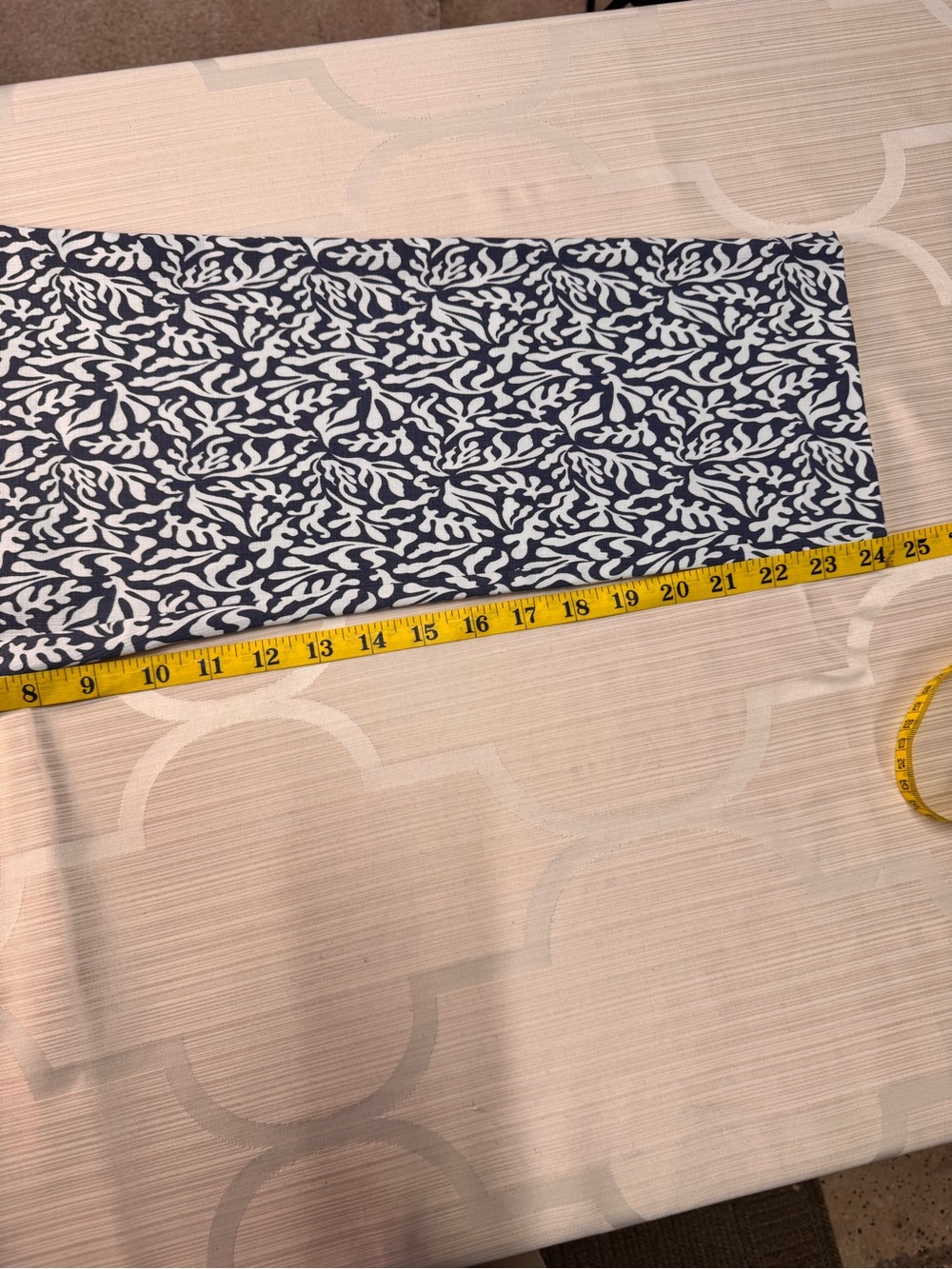 Patterned Cropped Pants in Navy and White - Picture 4 of 9